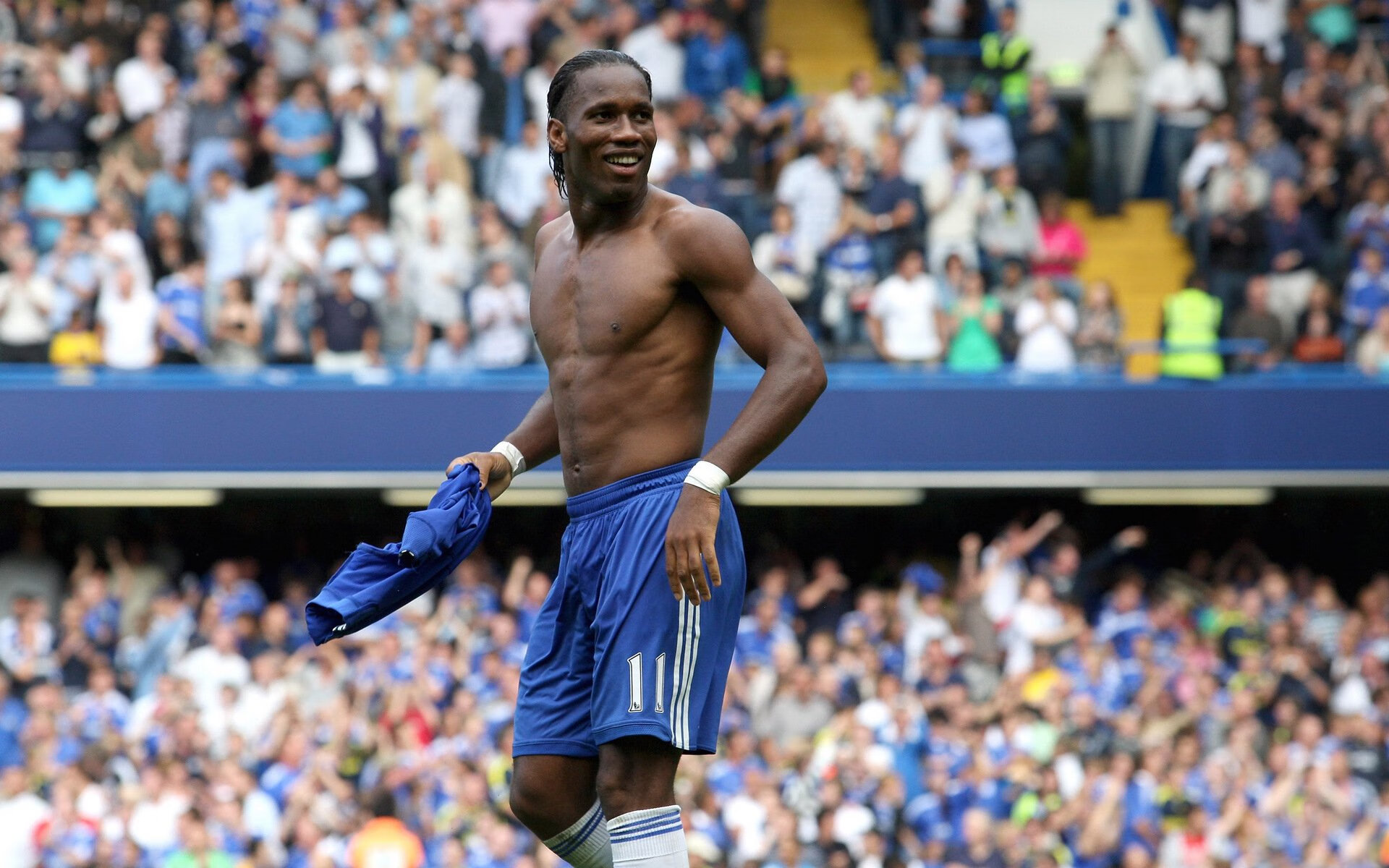 爱游戏官方网站-中国队冲线瞬间引爆现场气氛，中国队冲金